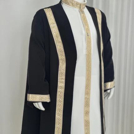 Altın Şerit İşlemeli Siyah Cübbe